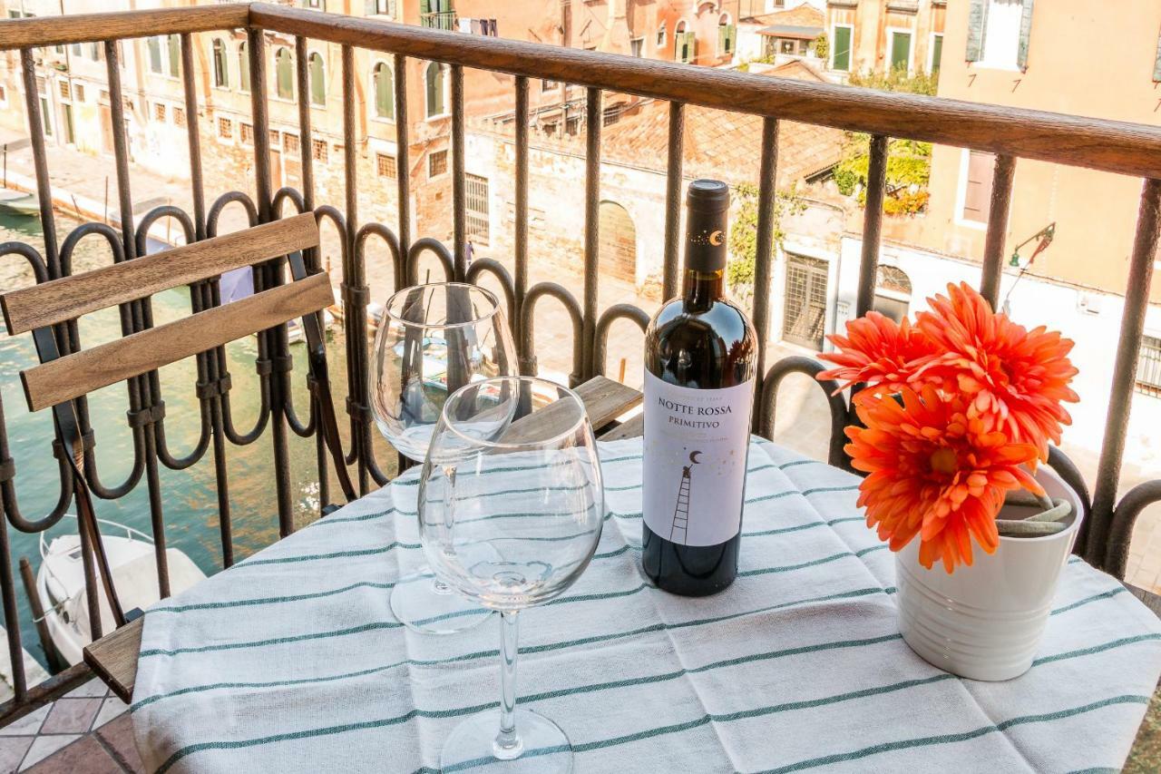 Sunny Nest Canal View In Venice Chic Movida Экстерьер фото