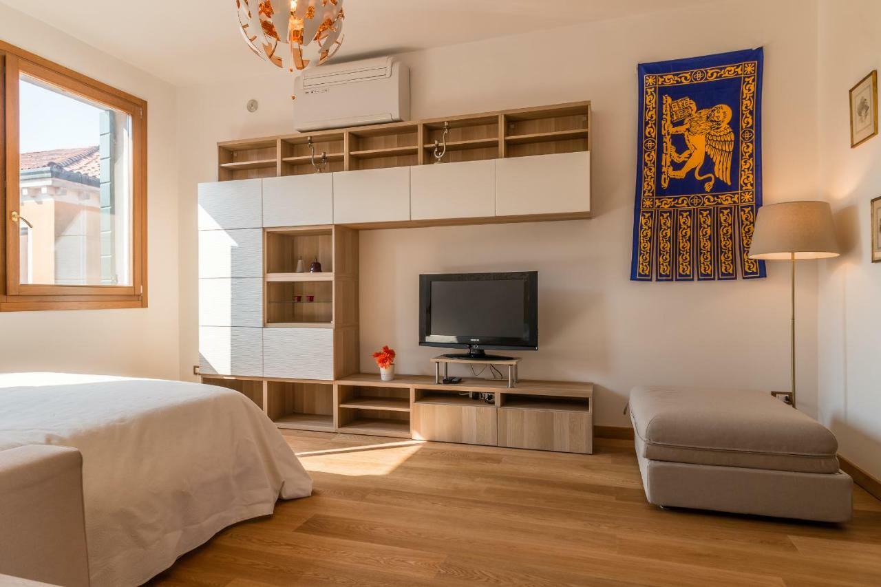 Sunny Nest Canal View In Venice Chic Movida Экстерьер фото
